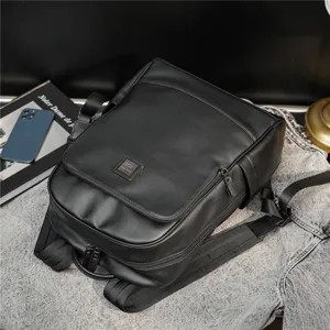 Zaino uomo nero in pelle minimalista elegante casual da viaggio per computer scuola.