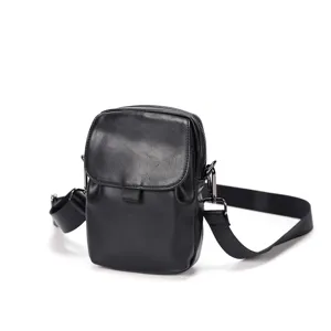 Pequeño bolso bandolera negro de cuero, vista detallada, bolso casual unisex práctico.