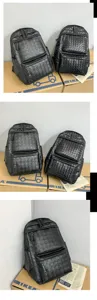 Zaino in pelle intrecciata nera vista dettaglio, grande capacita borsa da viaggio.