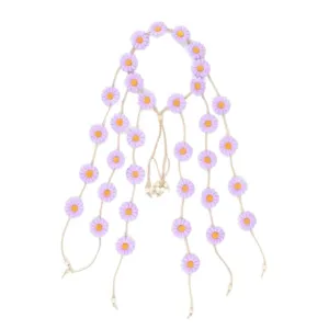 Vista dettagliata della fascia margherita viola boho, ghirlanda floreale con nappe perline.