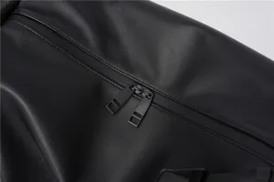 Nahaufnahme Detailansicht des schwarzen Reisetaschen Wasserdichten Reißverschlusses.