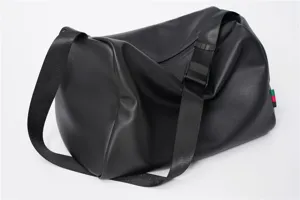 Schwarze Umhängetasche aus Leder für Herren, stylische Freizeittasche für Reisen.