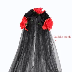 Vue détaillée du serre-tête Lolita d'Halloween avec roses et voile en double mesh.