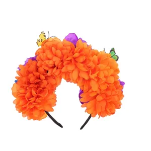 Nahaufnahme des bunten Schmetterling Blumen Haarreifs mit leuchtenden orange Blüten.