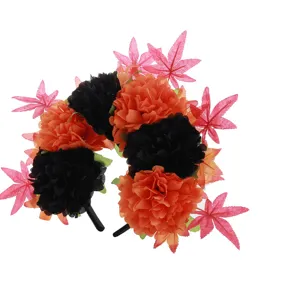 Serre-tête de fleurs artificielles d'Halloween avec fleurs orange et noires et feuilles d'érable.
