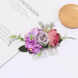 Chique kunstbloem haarkam met kleurrijke rozen, perfect voor bruidsupdos en feestelijke looks.