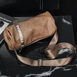 Borsa a tracolla cilindrica elegante per uomo e donna, borsa casual marrone con tracolla larga.