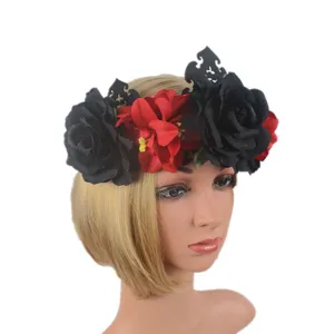 Couronne de fleurs gothique sombre Halloween serre-tête rose noire rouge avec des accessoires ajourés.