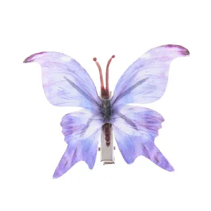 Elegante molletta per capelli a farfalla in tessuto blu viola, design realistico 3D.