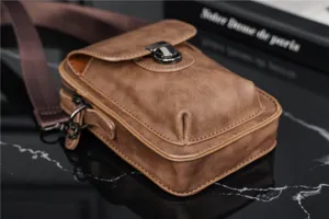Vintage bruine heren schouder telefoon tas detail weergave, casual PU lederen crossbody tas.
