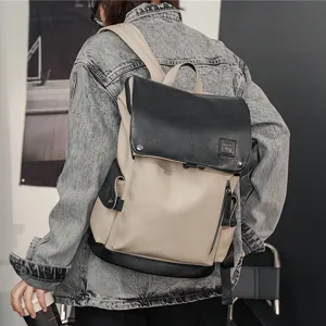 Elegante zaino in pelle bicolore da uomo per viaggi casual, lavoro e uso scolastico.
