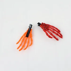 Halloween scheletro mano mollette per capelli accessori festa gotica dettaglio vista