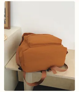 Casual effen rugzak met grote capaciteit voor reizen, school en dagelijks gebruik.
