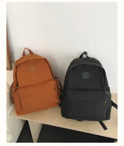 Casual grote waterdichte rugzak in effen kleur, minimalistische schooltas voor dagelijks reizen.