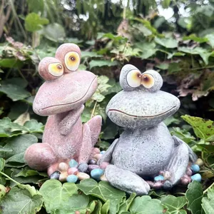 Funny resin frog figurine detail, cute outdoor garden decor statue set for yard and patio.