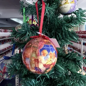 Vintage Weihnachtsbaum Hängende Kugel Ornament, klassische festliche Urlaubsdekoration.