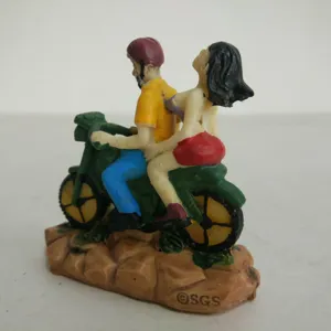 Figurina moto di coppia in resina giocattolo di sabbia modello in miniatura