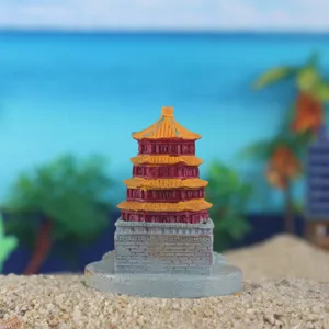 Miniature pagode chinoise en resine detail, architecture traditionnelle micro paysage jouet sable.