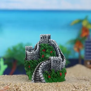 Vue detaillee du modele en resine de la Grande Muraille ornament de bureau miniature.