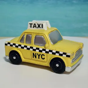 Resin NYC Taxi Car Model Name Card Holder Miniature Figurine Desktop Ornament American Style Hand-Painted Home Decor