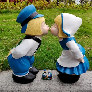 European Resin Couple Figurine Sweetheart Statue Vintage Outdoor Garden Yard Decor Sculpture Home Ornament Gift