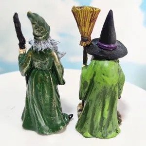 Miniature statuette di mago e strega in resina oggetti di scena magici giocattolo