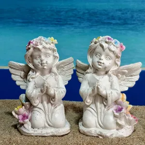 Vue détaillée de figurine d'ange vintage, statue de fée des fleurs rétro pour décoration.