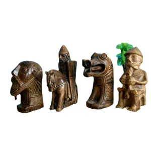 Mittelalterliche Harz Schach Figuren antike Krieger Drachenkopf Statuen Büro Tisch Dekor.