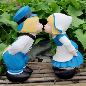 European style kissing couple garden ornament, resin sweethearts figurine for yard outdoor decor.