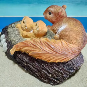 Resin squirrel family ornament home garden decor cute animal figurine hanging craft detail view
