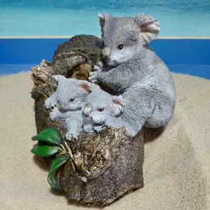 Resin koala figurine family tree trunk animal sculpture for garden courtyard home decor