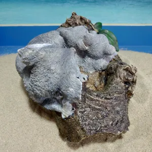 Detailed view of resin koala tree stump ornament, ideal for aquarium landscape and terrarium decor.