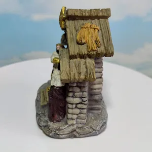 Statuetta presepe in resina, ornamento mangiatoia sacra famiglia per decorazione casa.
