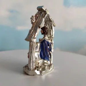 Statua in miniatura di presepe in resina, decorazione artigianale religiosa argentata.