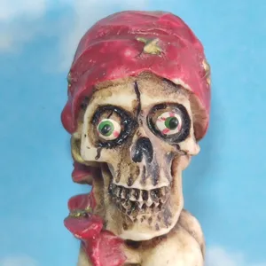 Resin pirate skull ornament Halloween creepy decoration detailed view figure scary prop toy