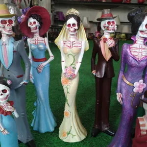 Halloween resin skeleton couple figurines Gothic Day of the Dead home decor spooky statues.