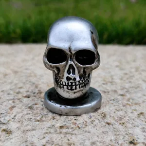 Silver skull figurine Halloween prop desktop ornament sand tray toy 8x4.8x5.5cm.