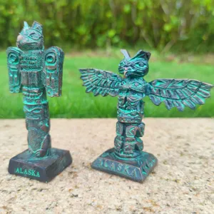 Resin totem pole figurine set, miniature craft ornament for sand tray therapy and home decor.
