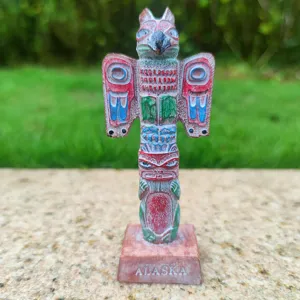 Resin totem pole figurine Alaska souvenir craft ornament sandbox model for desktop decoration