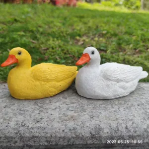 Cute resin duck figurine desktop ornament pair, yellow and white small animal garden decor