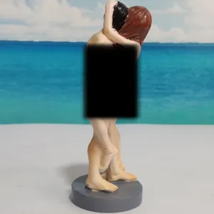 Adult art education figurine resin romantic couple hugging ornament home decor desk display