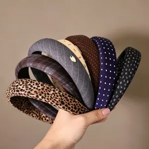 Style coréen serre-tête rembourré à carreaux marron, accessoires de cheveux polyvalents.