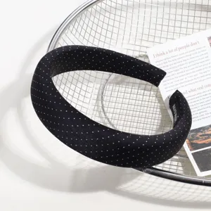 Serre-tête en tissu noir classique à pois blancs, accessoire de coiffure élégant pour femmes.