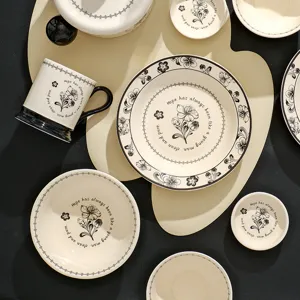 Keramisch servies set vintage bloemen kommen borden mokken stijlvol keukeneetgerei thuis
