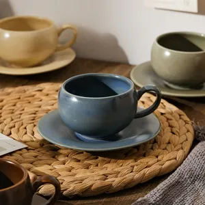 Amerikaanse retro keramische koffiekop en schotel set, uniek geglazuurd design voor theetijd.