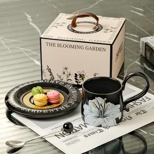 Retro keramische koffiekop en schotel set luxe middagthee mok met geschenkdoos thuis.