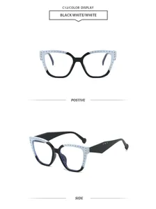 Gafas vintage geométricas de montura grande con detalles de remaches, blanco y negro.