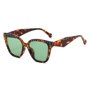 Gafas de Sol Cuadradas Geométricas Retro de Moda para Mujer Hombre Remaches de Metal UV400 Lentes de PC Estilo Callejero Bloque de Color