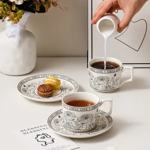 Conjunto de taza y plato de café de cerámica vintage francesa rosa jardín té de la tarde.