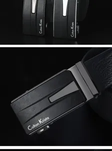 Ceinture homme en cuir veritable affaires boucle automatique metal brosse vue detail.